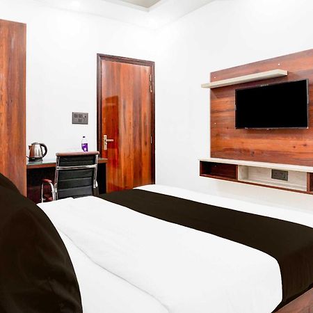 Super Hotel O Global Нью-Дели Экстерьер фото